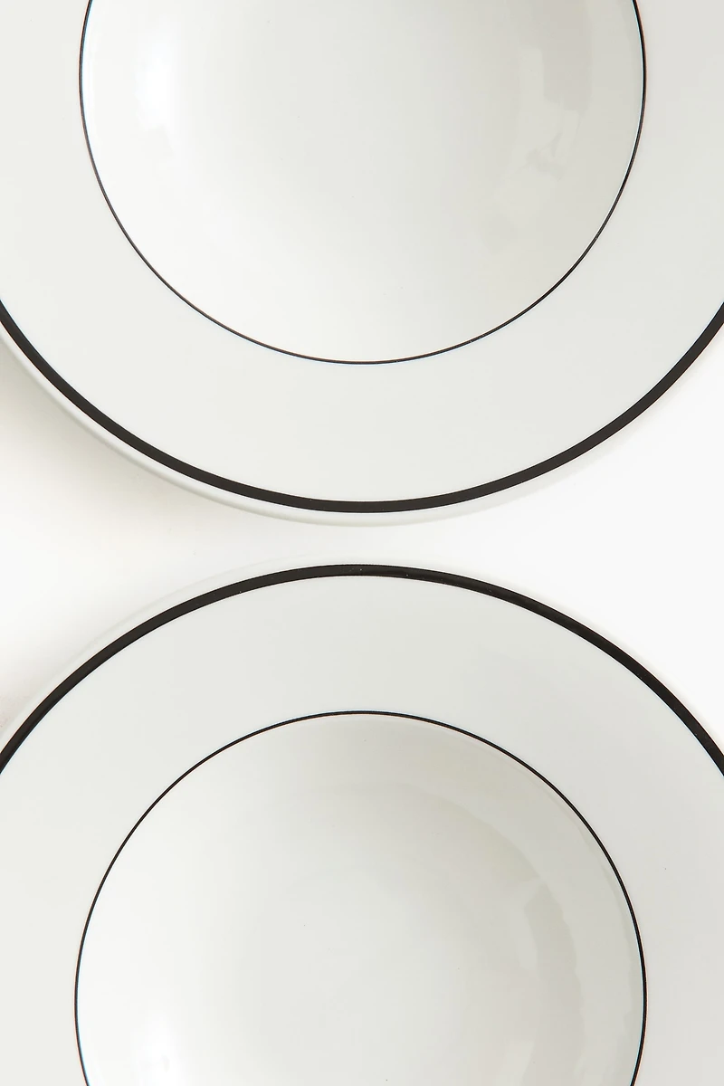 Lot de 2 assiettes creuses en porcelaine