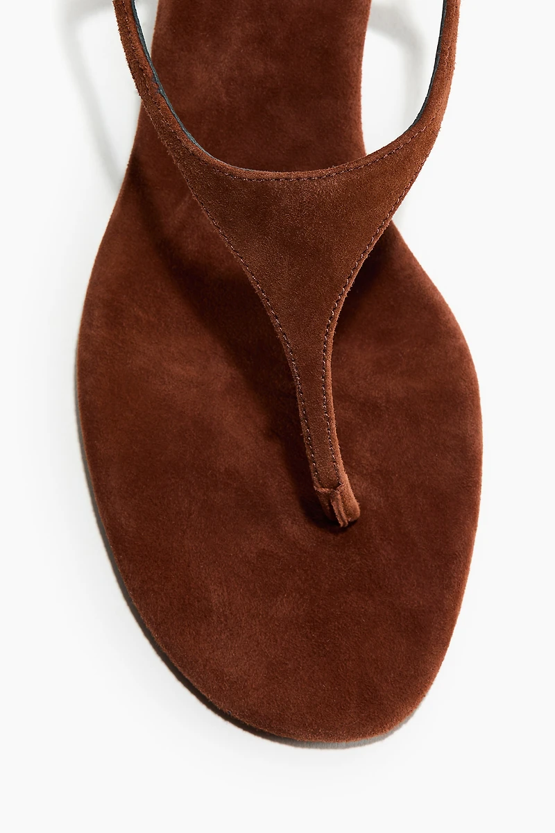 Sandales à talon en cuir velours