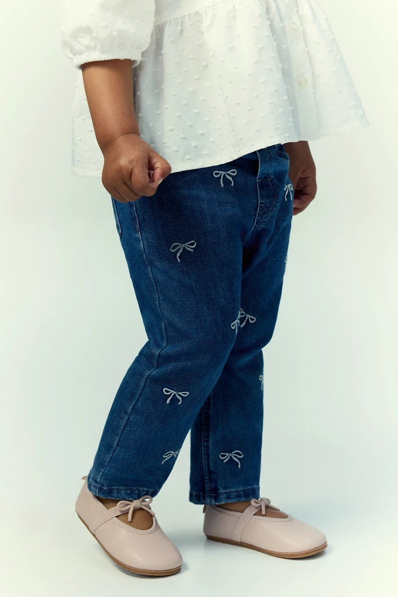 Jean avec détails brodés