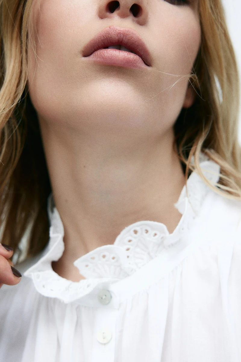 Blouse avec détail de broderie anglaise