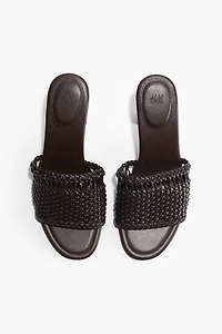 Sandales tressées à talon