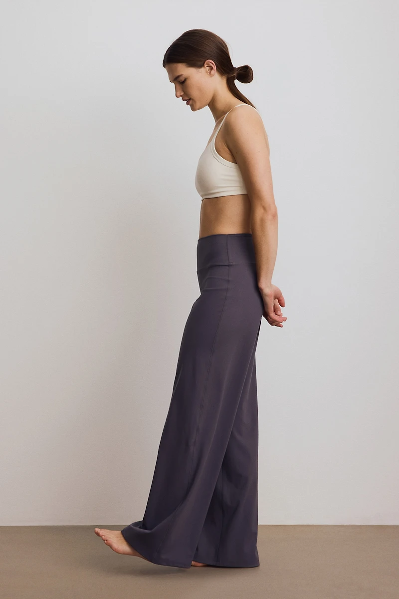 Wide-Leg Sports Leggings with SoftMove™