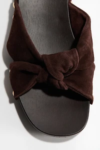 Sandales en cuir velours