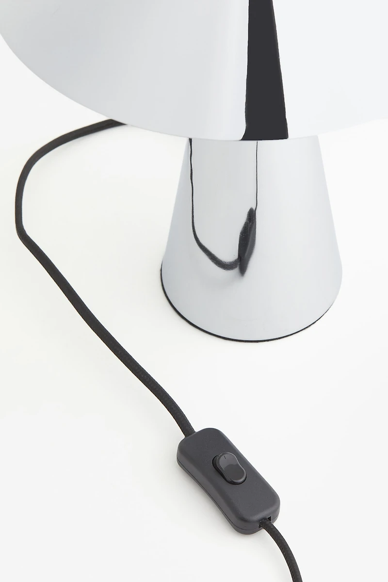 Lampe de table en métal