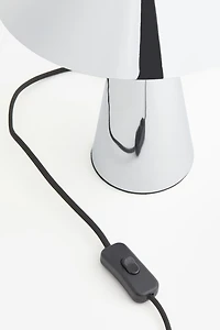 Lampe de table en métal