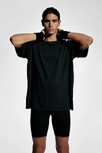 Loose-Fit Sports Shirt with DryMove™
