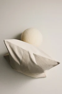 Housse de coussin brodée