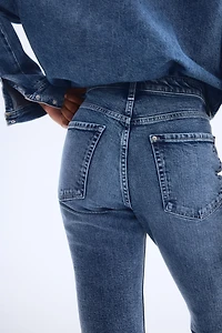 Jean ajusté jambes étroite en haut de la cheville