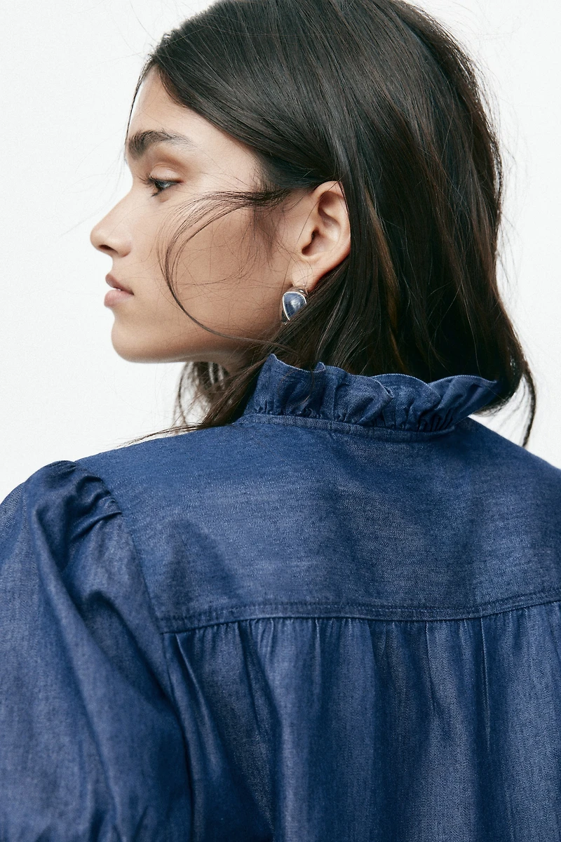 Blouse volantée en denim