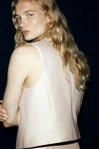 Chandail sans manches à fermeture asymétrique