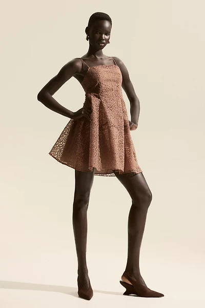 Robe brodée à bretelles fines