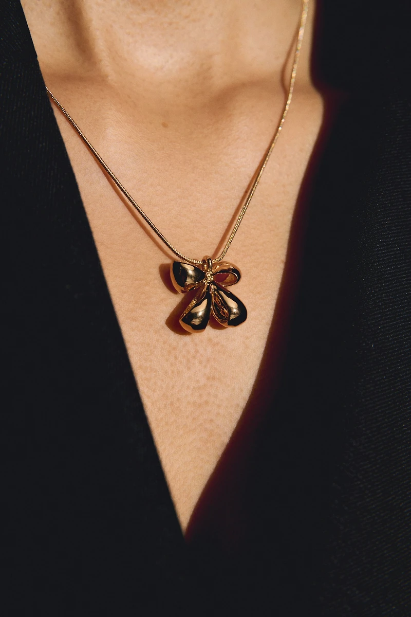 Bow-Pendant Necklace