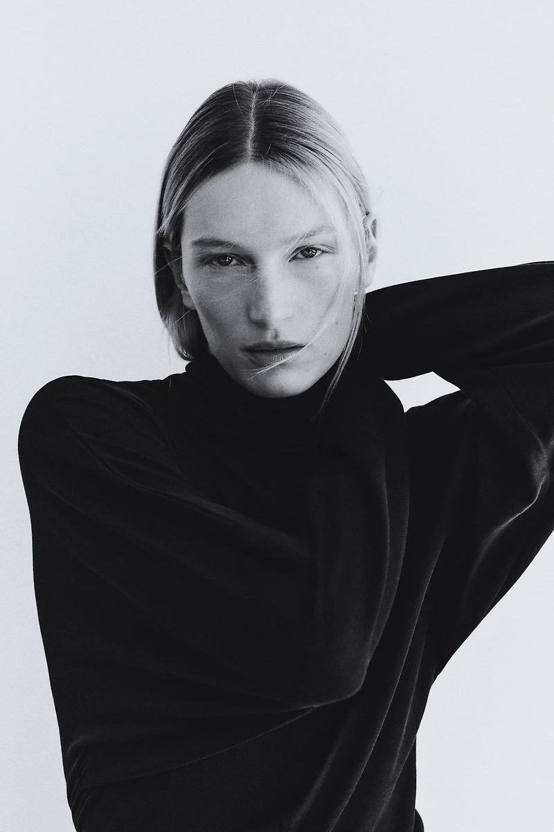 Batwing-Sleeved Mock Turtleneck Top