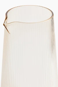 Carafe en verre rainuré
