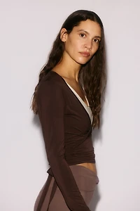 Haut de sport croisé en modal