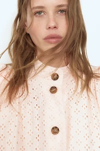 Veste en coton avec broderie anglaise