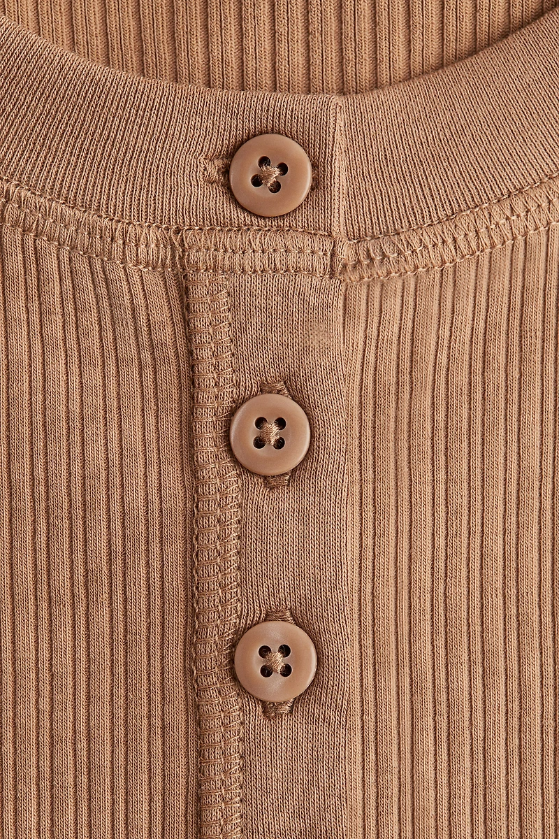 MAMA Ribbed Henley Top