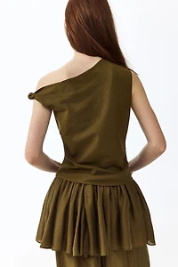 Haut asymétrique avec détail noué