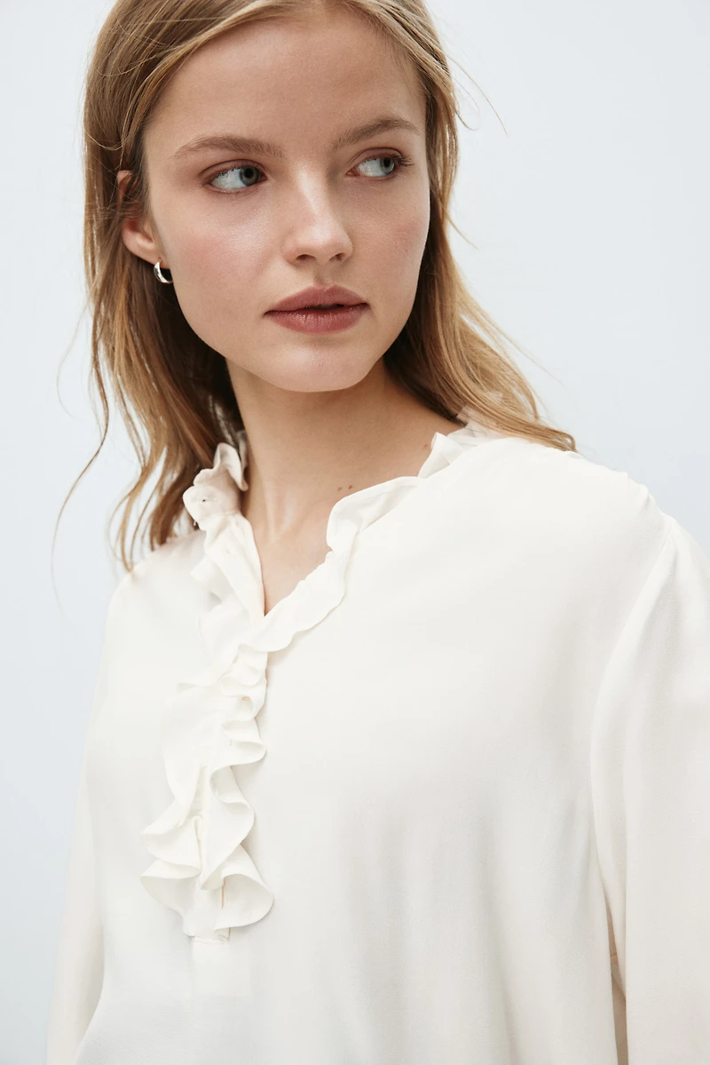 MAMA Ruffle-Collar Blouse
