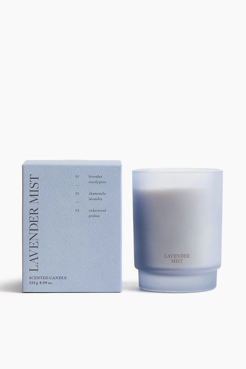 Bougie parfumée dans un pot en verre dépoli
