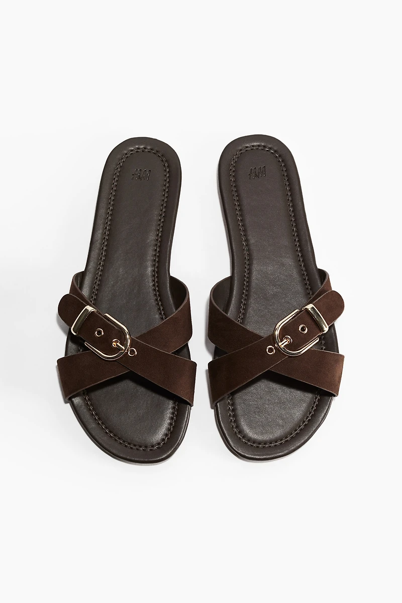 Crossover-strap sandals