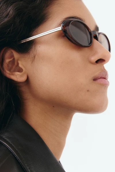 Oval sunglasses