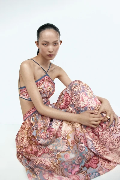 Robe découpée avec dos nu