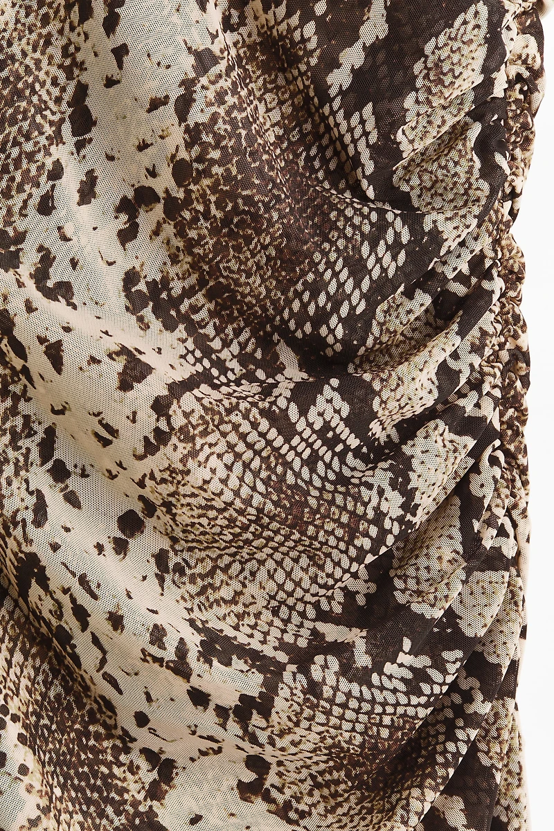 Robe en filet avec imprimé peau de serpent