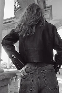 Jean tonneau en haut de la cheville