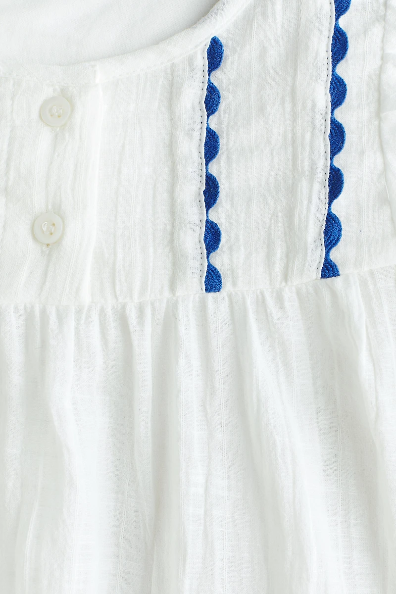 Blouse en coton avec broderies