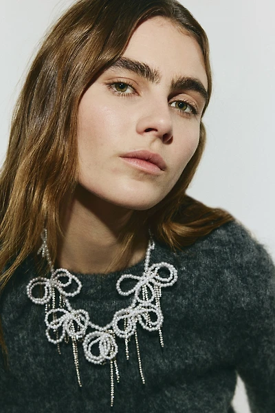 Collier de perles de fantaisie avec boucles