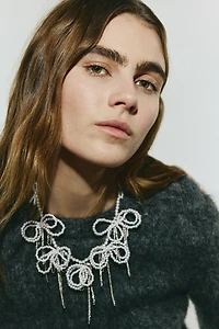 Collier de perles de fantaisie avec boucles