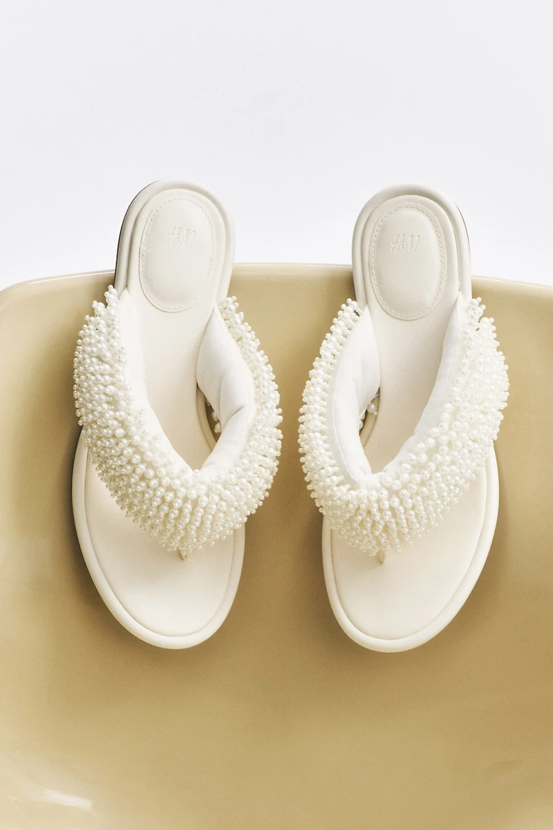 Sandales à talon avec perles de fantaisie