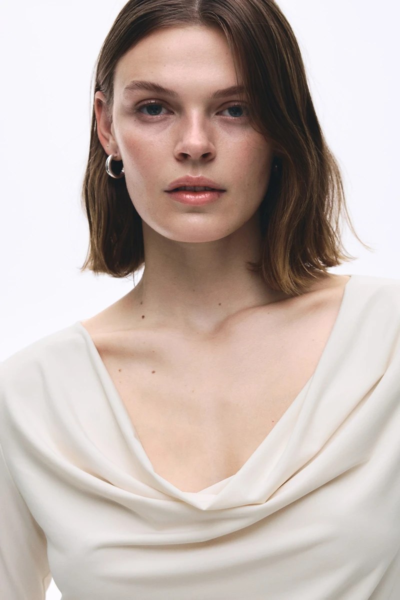 Haut à encolure bénitier