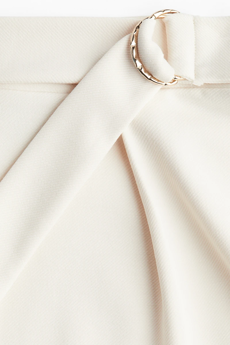 Short avec ceinture