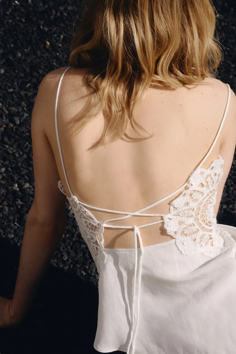 Haut en lin mélangé avec dentelle