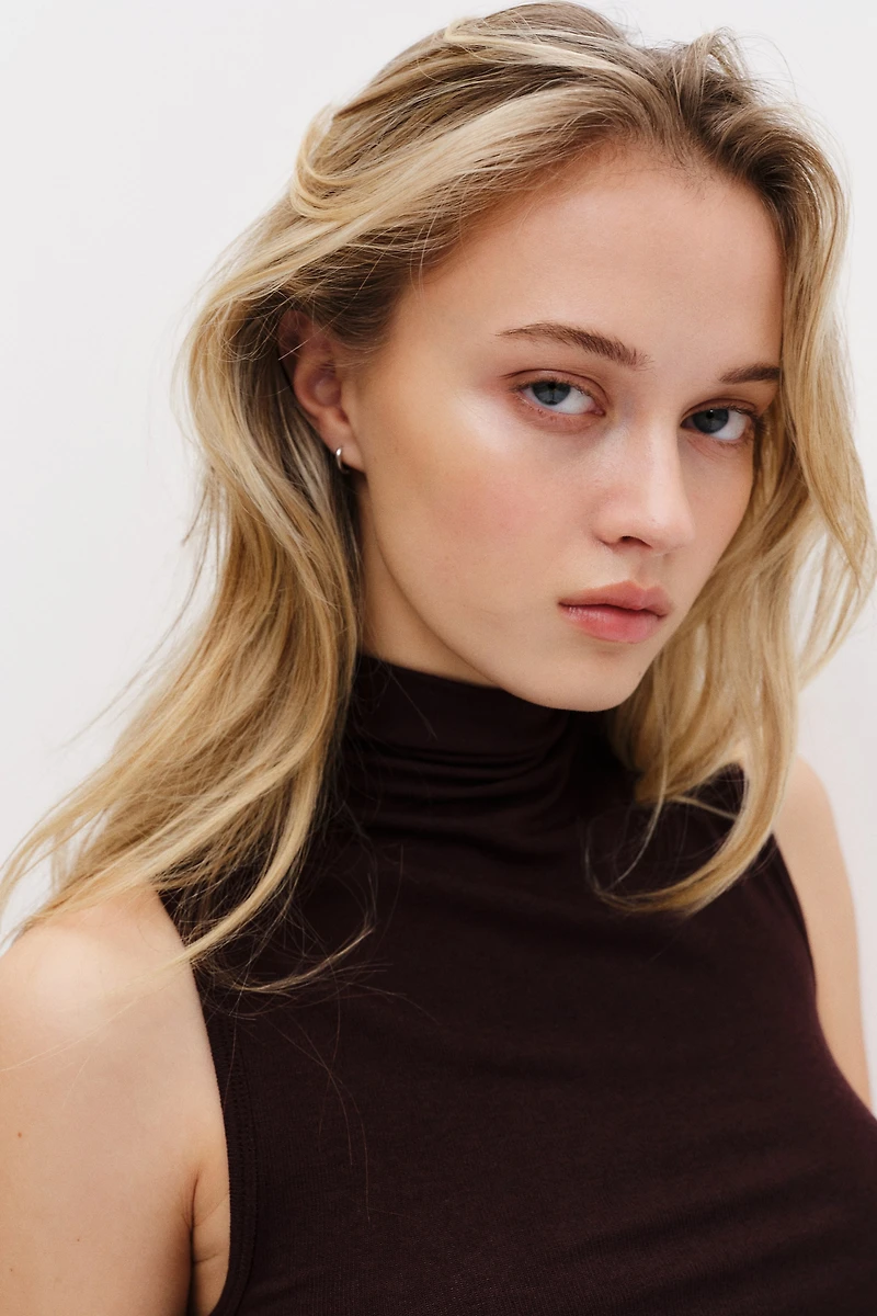 Haut sans manches à col cheminée