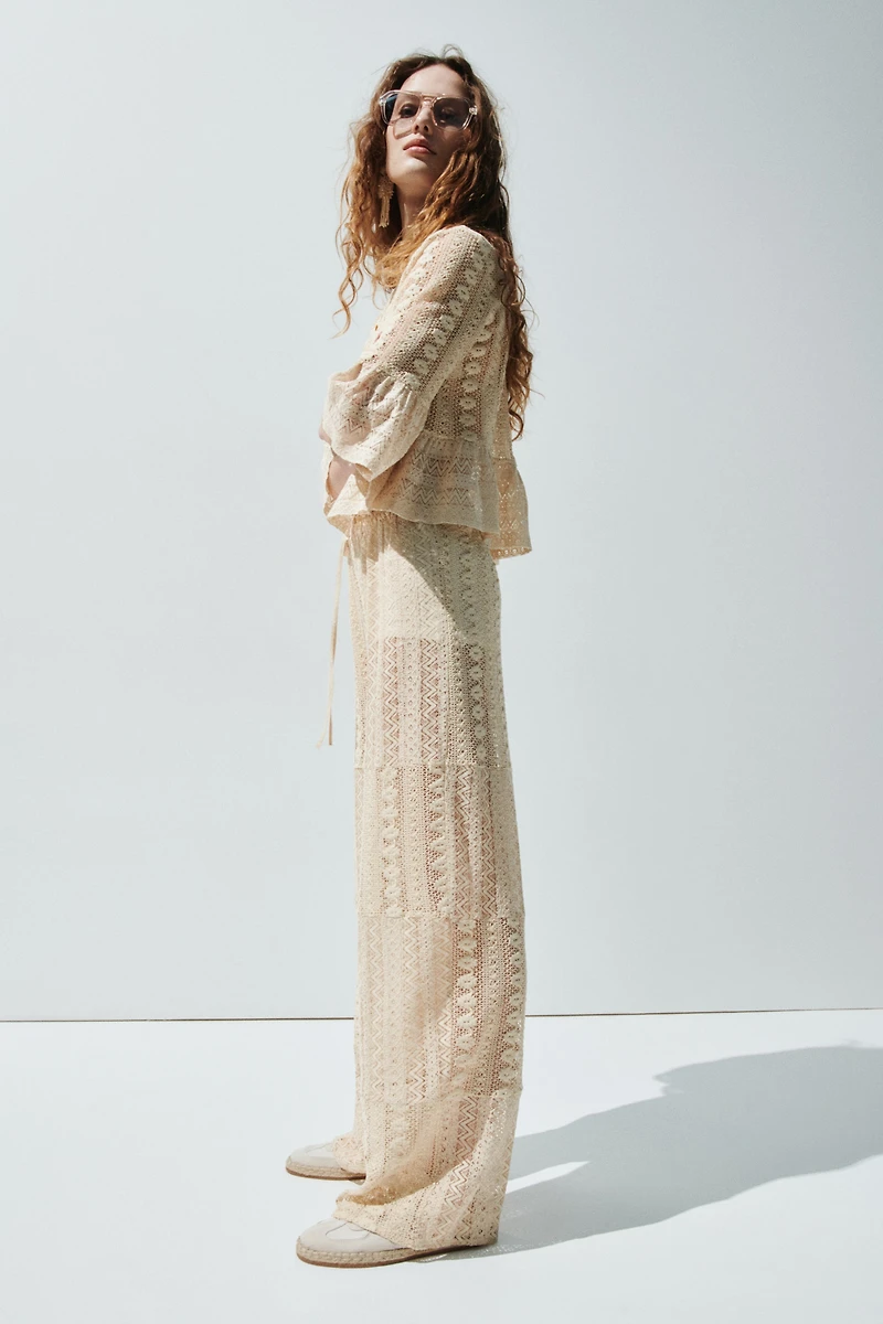 Blouse volantée en dentelle