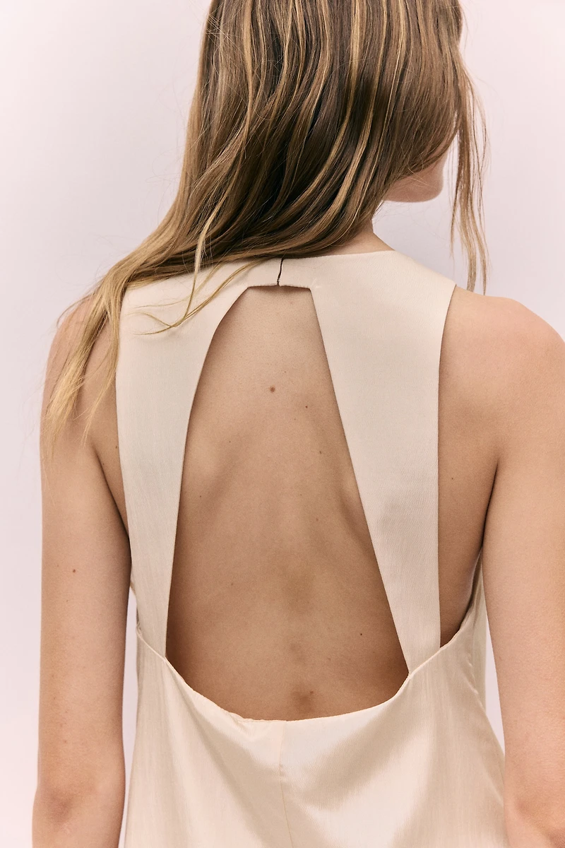 Robe avec dos ouvert