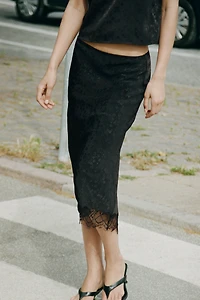 Jupe midi avec dentelle