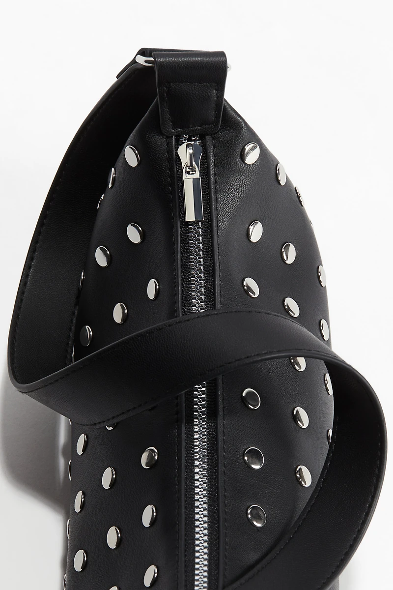 Sac à bandoulière clouté