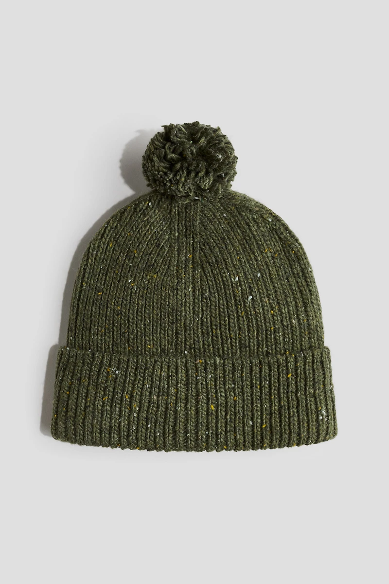 Tuque à pompon en tricot côtelé