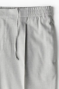 Pantalon classique avec plis