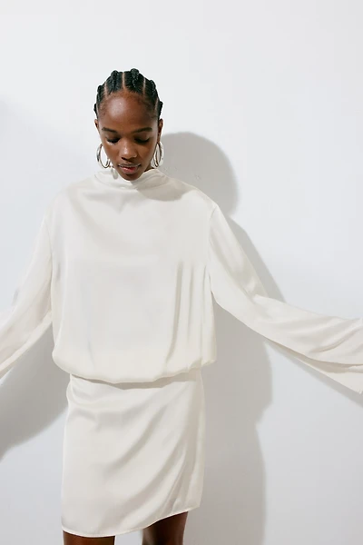 Robe en satin à effet drapé