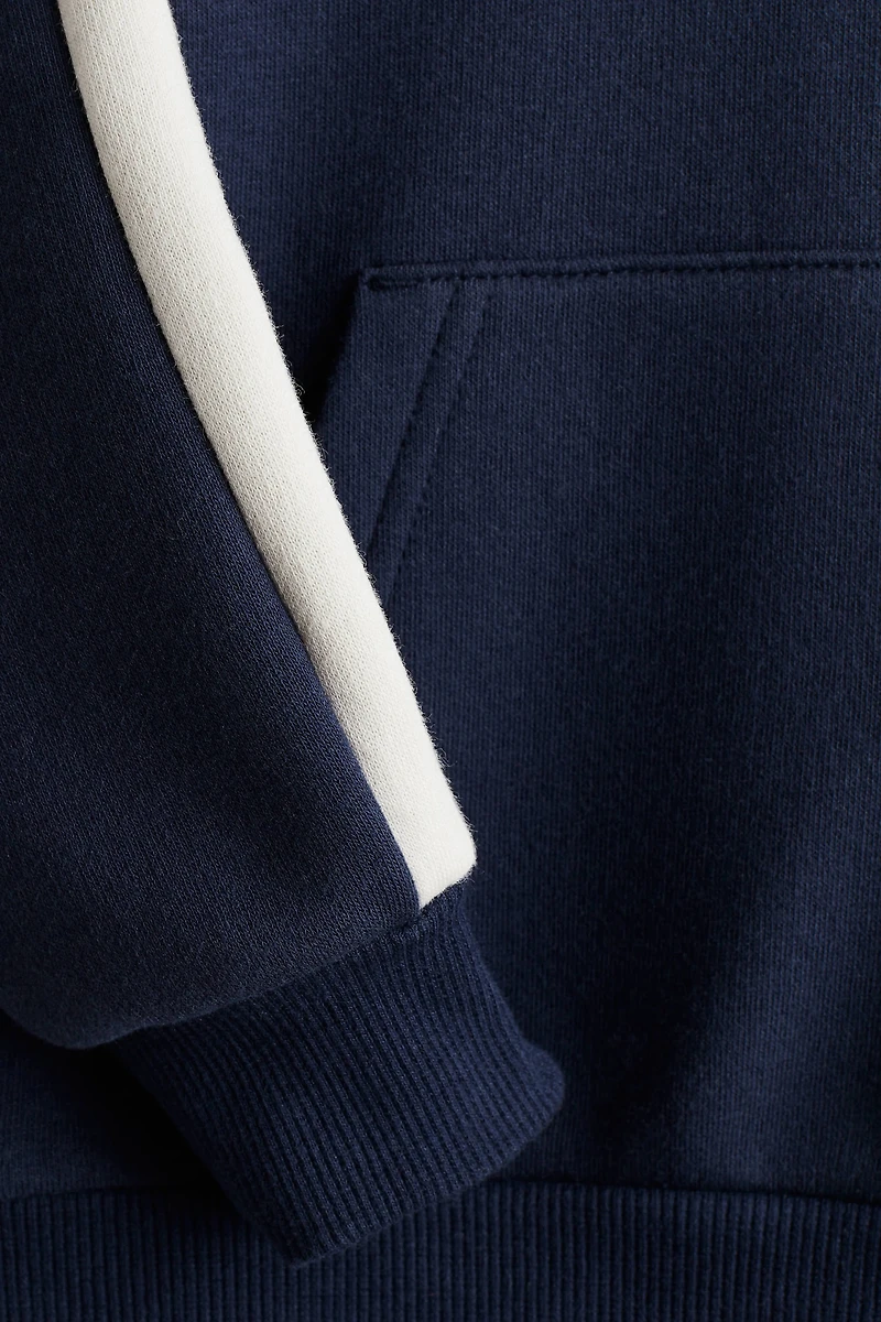 Kangourou à panneaux contrastants