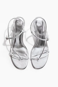 Sandales à talon avec brides fines