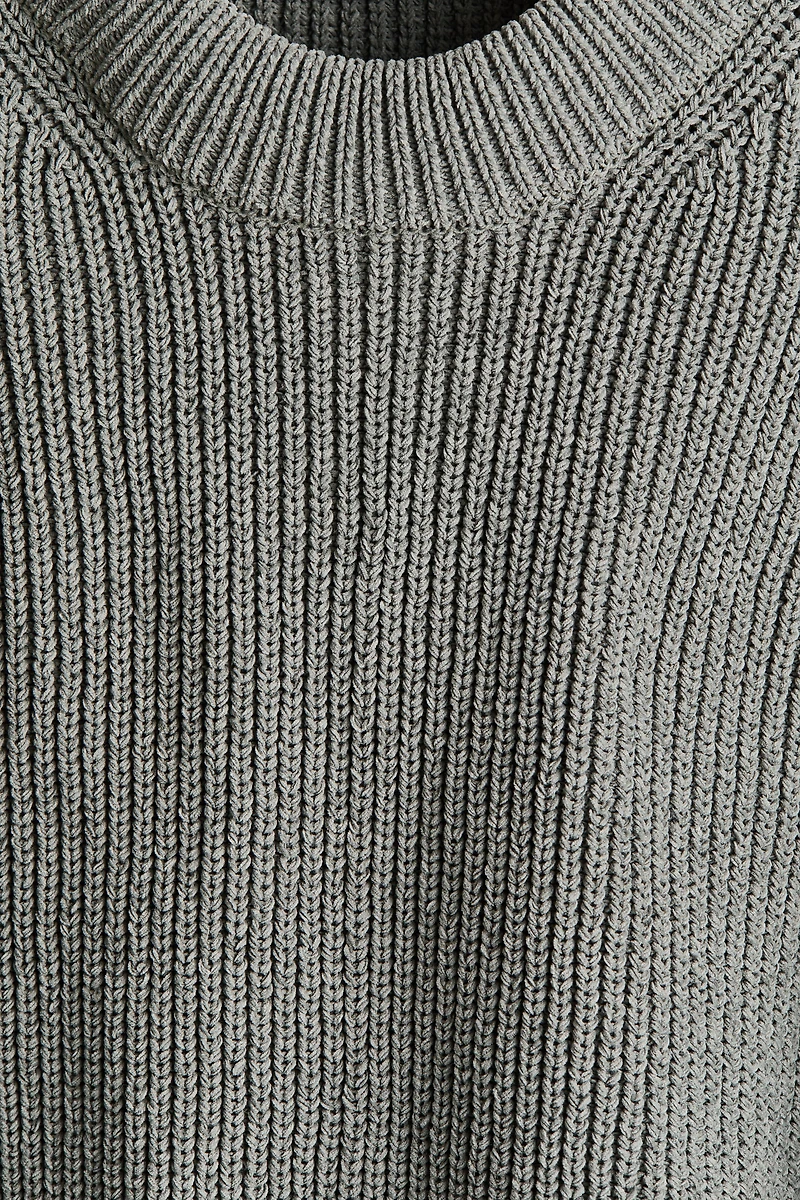 Relaxed-Fit Rib-Knit Sweater