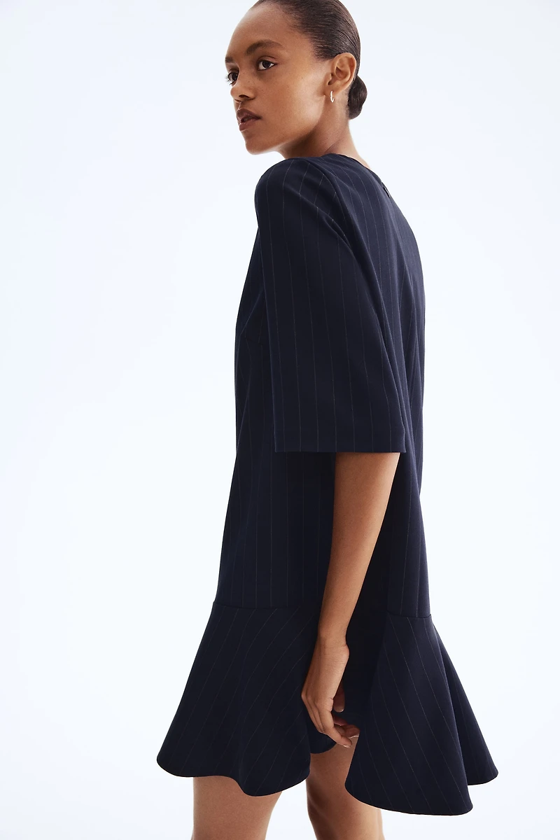 Robe droite avec jupe corolle