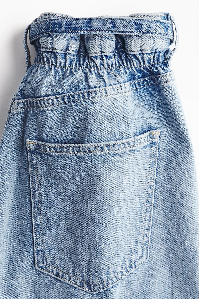 Jean large à ceinture plissée