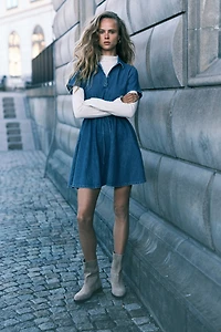 Robe en denim avec cordon de serrage à la taille